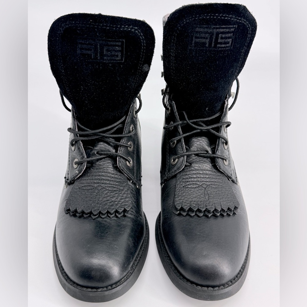 NWOT. Ariat Heritage Lacer 2. Size 8B. Color: Black Deertan. 100% Leather.